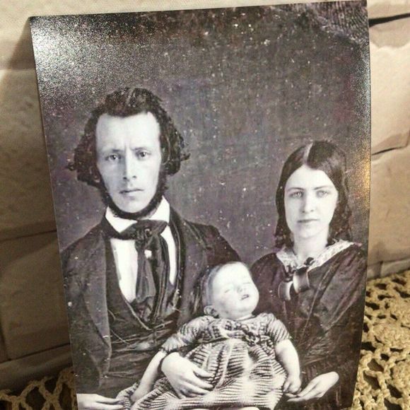 Post Mortem Reprint Photo Young Couple & Infant Daughter 1800’s Past Odd Bizarre - Picture 5 of 8